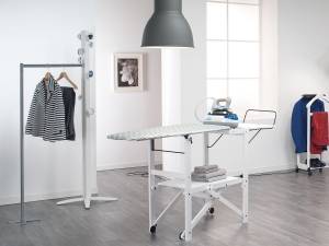 Напольная деревянная вешалка Espansiva bianco Foppapedretti в интерьере