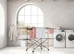 Сушилка для белья Gulliver naturale Foppapedretti разложенная в интерьере