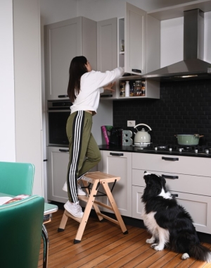 Табурет-стремянка Tialzo naturale в интерьере Foppapedretti